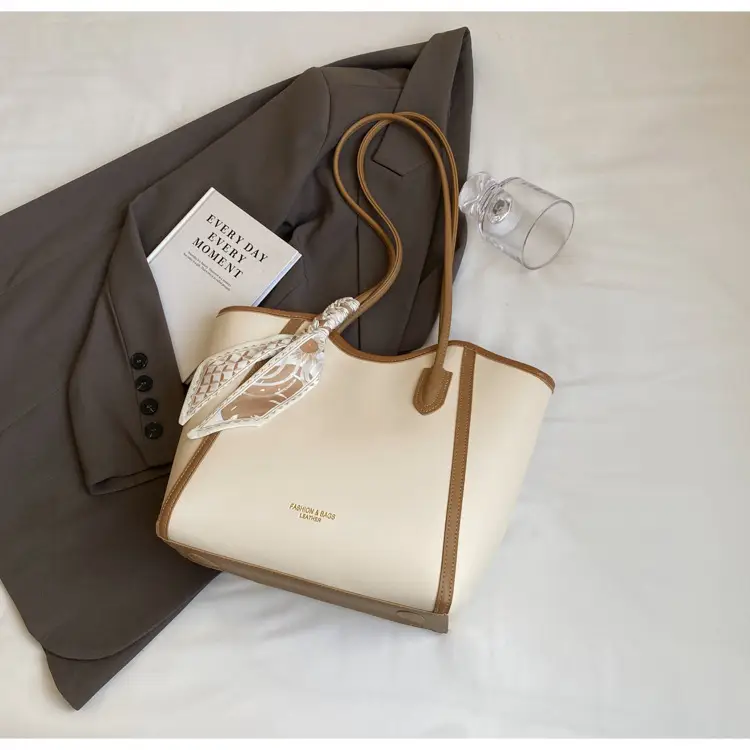 Women's Large Capacity Shoulder Bag Winter 2025 — feature 39