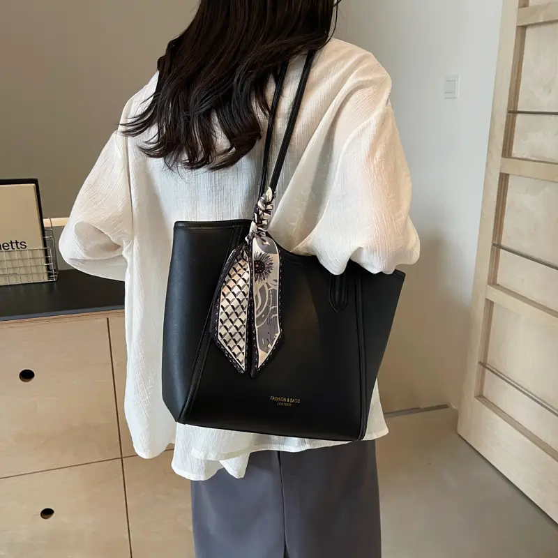 Women's Large Capacity Shoulder Bag Winter 2025 - Image 3