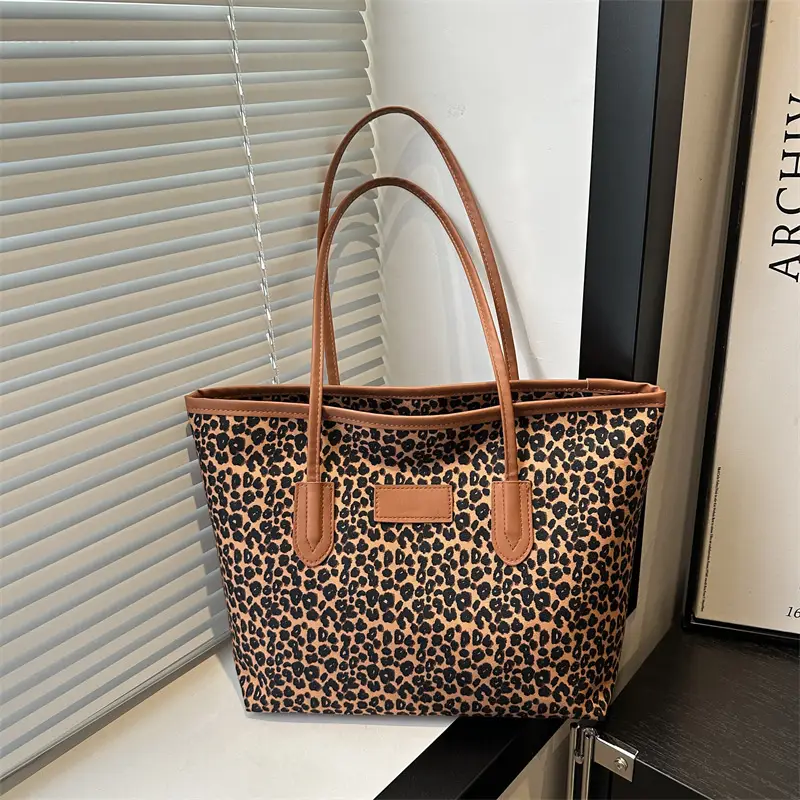 Retro Leopard Shoulder Bag with Textured Handle - Image 3