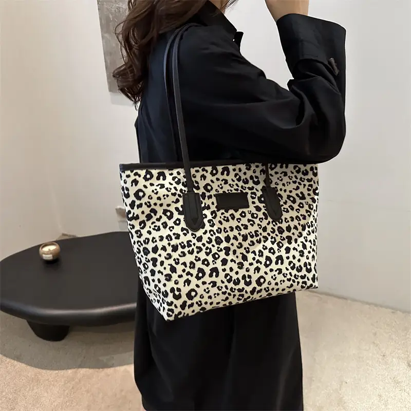 Retro Leopard Shoulder Bag with Textured Handle - Image 4