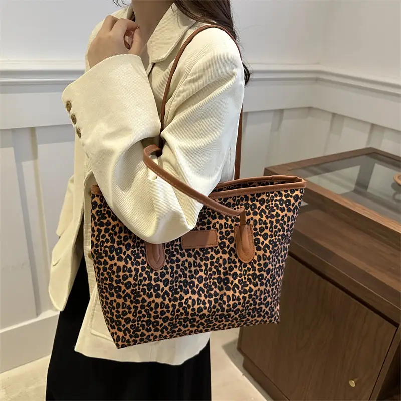 Retro Leopard Shoulder Bag with Textured Handle - Image 5