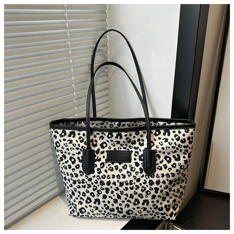 Retro Leopard Shoulder Bag with Textured Handle — feature 10
