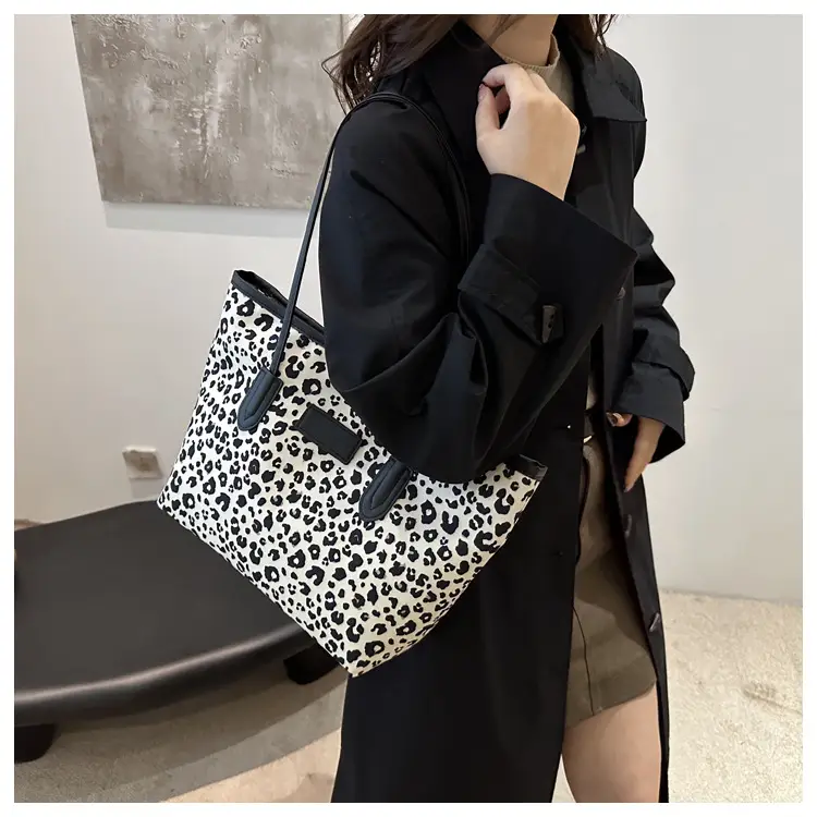 Retro Leopard Shoulder Bag with Textured Handle — feature 15