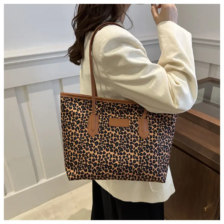 Retro Leopard Shoulder Bag with Textured Handle — feature 22