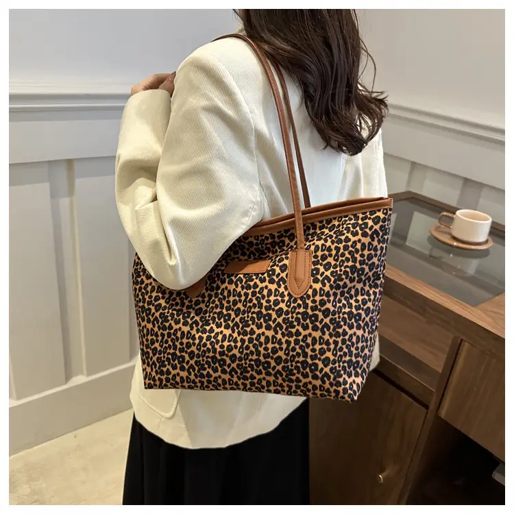 Retro Leopard Shoulder Bag with Textured Handle — feature 25