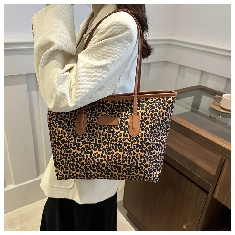 Retro Leopard Shoulder Bag with Textured Handle — feature 27