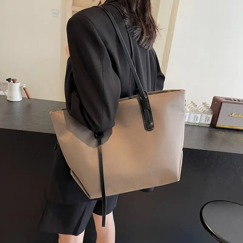 Fashionable Women's Tan Shoulder Bag 2025 Autumn