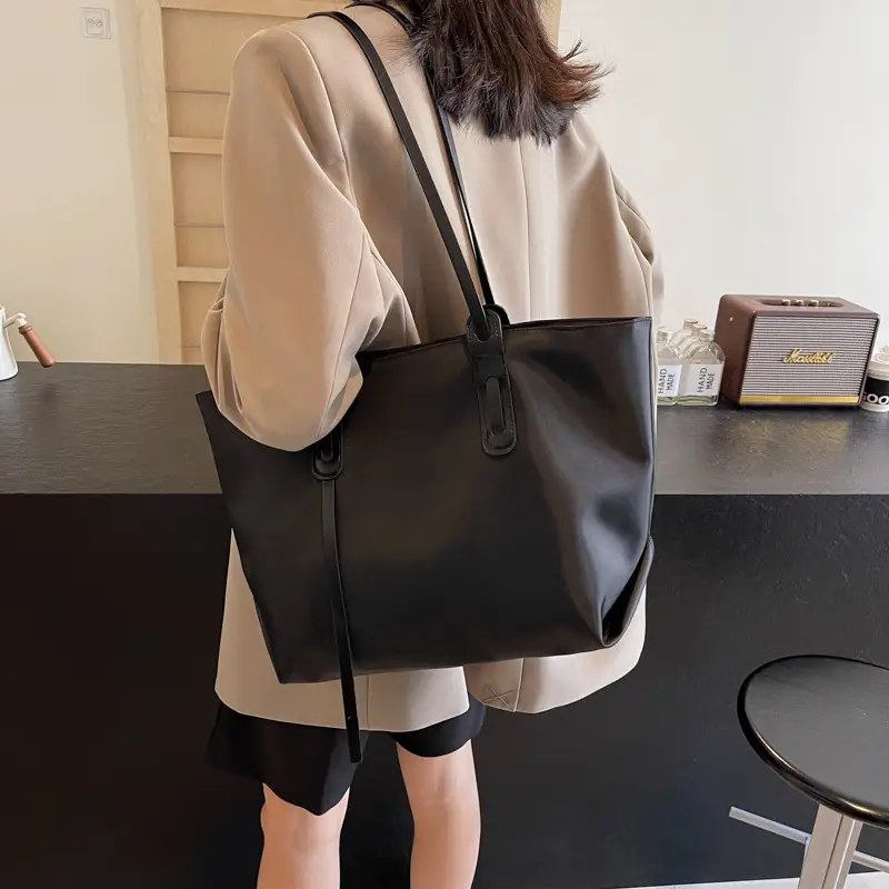 Fashionable Women's Tan Shoulder Bag 2025 Autumn