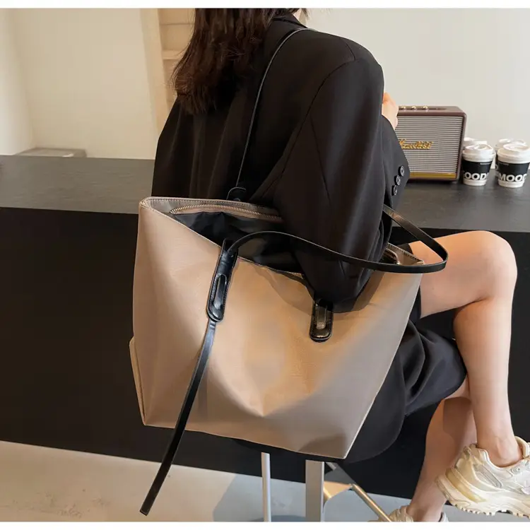 Fashionable Women's Tan Shoulder Bag 2025 Autumn — feature 14
