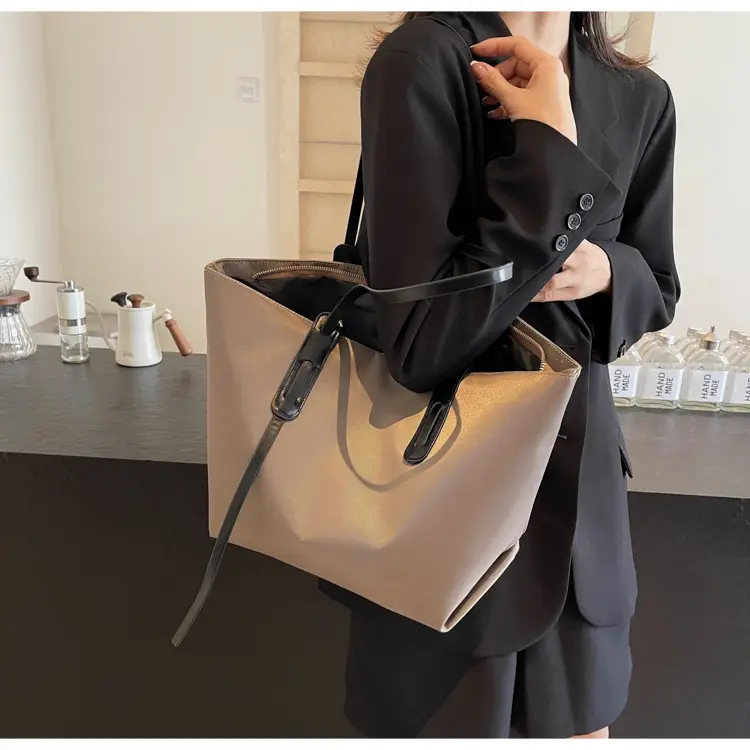 Fashionable Women's Tan Shoulder Bag 2025 Autumn — feature 16