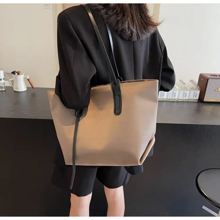 Fashionable Women's Tan Shoulder Bag 2025 Autumn — feature 17