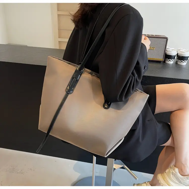 Fashionable Women's Tan Shoulder Bag 2025 Autumn — feature 21