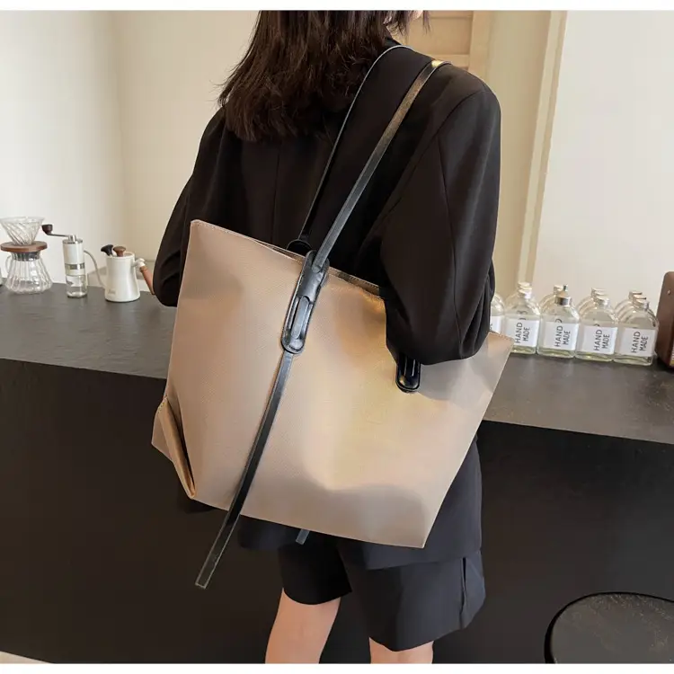 Fashionable Women's Tan Shoulder Bag 2025 Autumn — feature 22