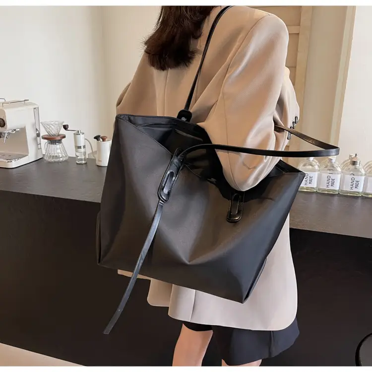 Fashionable Women's Tan Shoulder Bag 2025 Autumn — feature 26