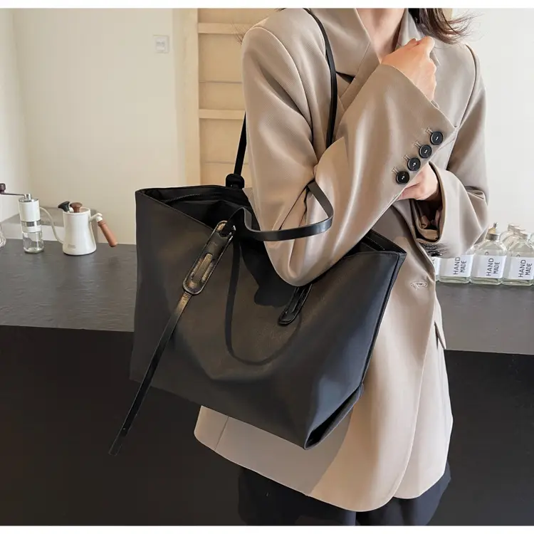 Fashionable Women's Tan Shoulder Bag 2025 Autumn — feature 27