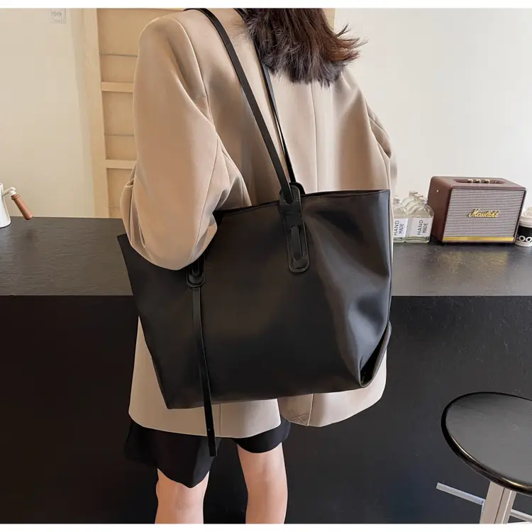 Fashionable Women's Tan Shoulder Bag 2025 Autumn — feature 28