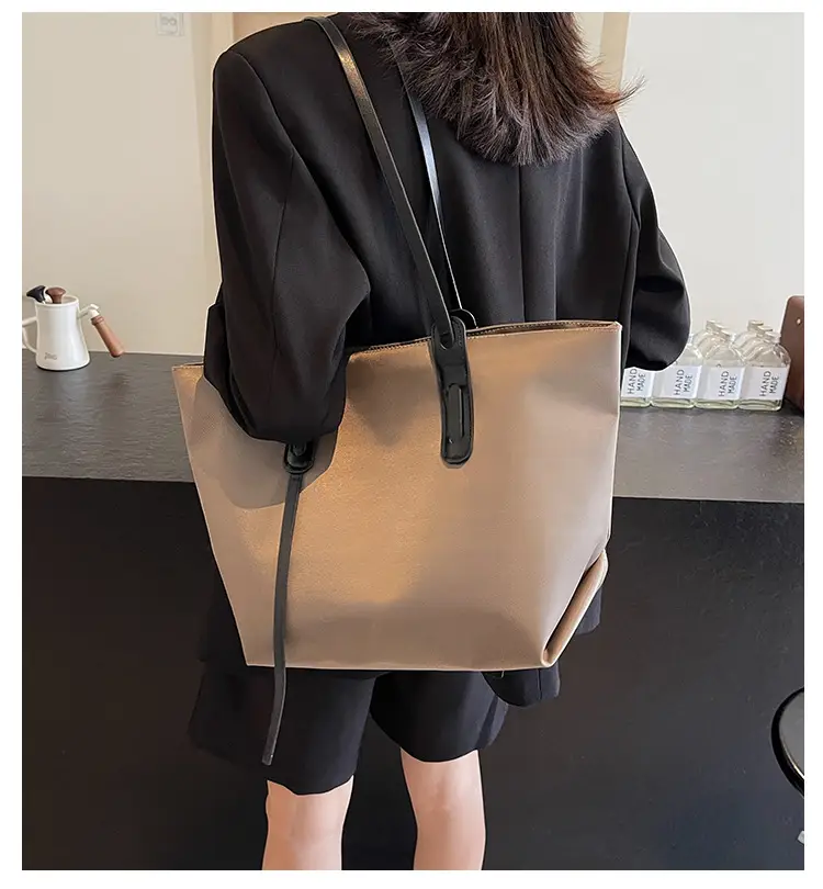 Fashionable Women's Tan Shoulder Bag 2025 Autumn — feature 3