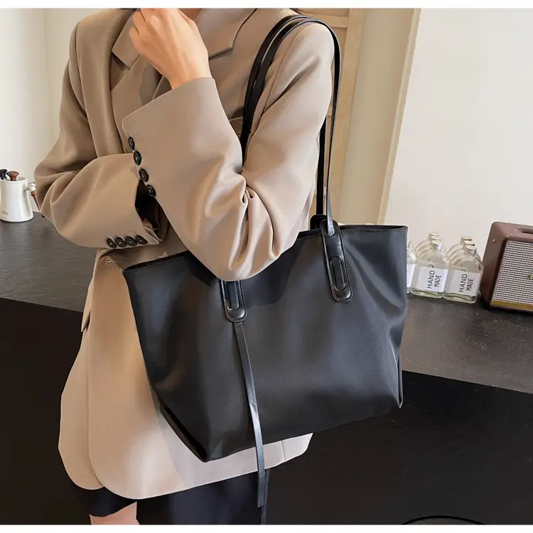 Fashionable Women's Tan Shoulder Bag 2025 Autumn — feature 30