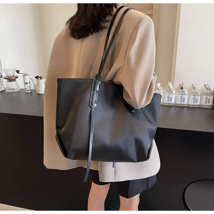 Fashionable Women's Tan Shoulder Bag 2025 Autumn — feature 32