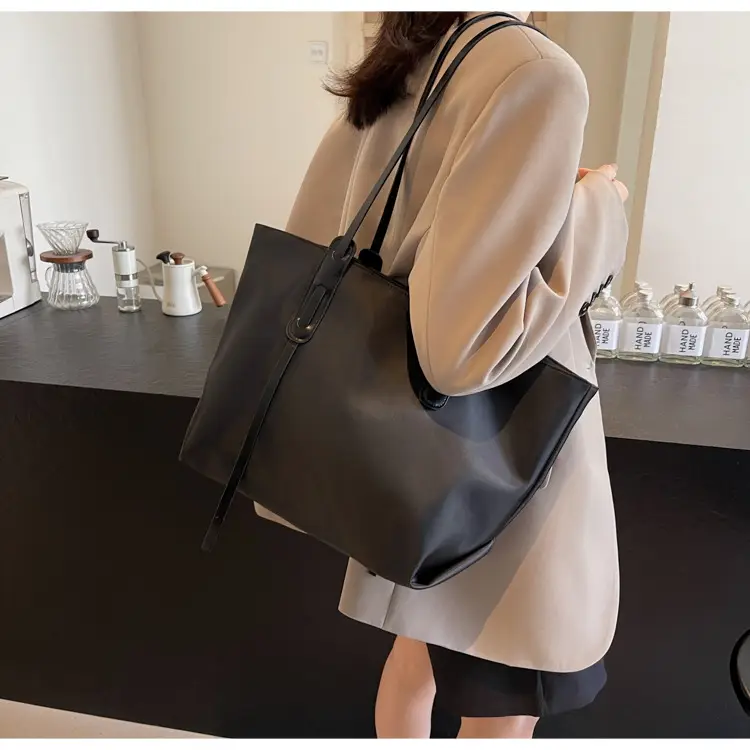 Fashionable Women's Tan Shoulder Bag 2025 Autumn — feature 33