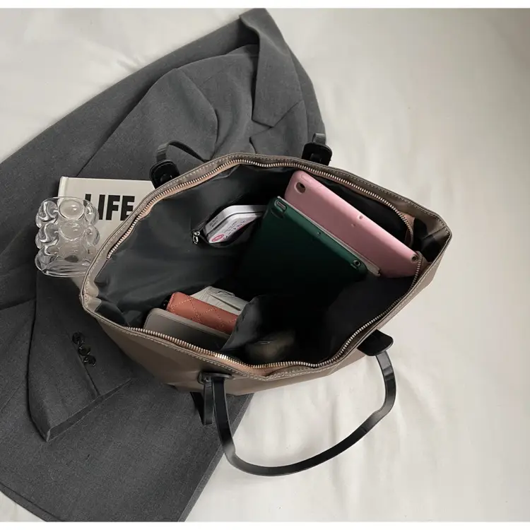Fashionable Women's Tan Shoulder Bag 2025 Autumn — feature 35