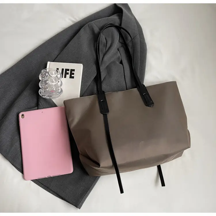 Fashionable Women's Tan Shoulder Bag 2025 Autumn — feature 37