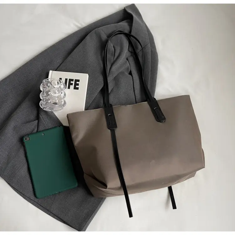 Fashionable Women's Tan Shoulder Bag 2025 Autumn — feature 38