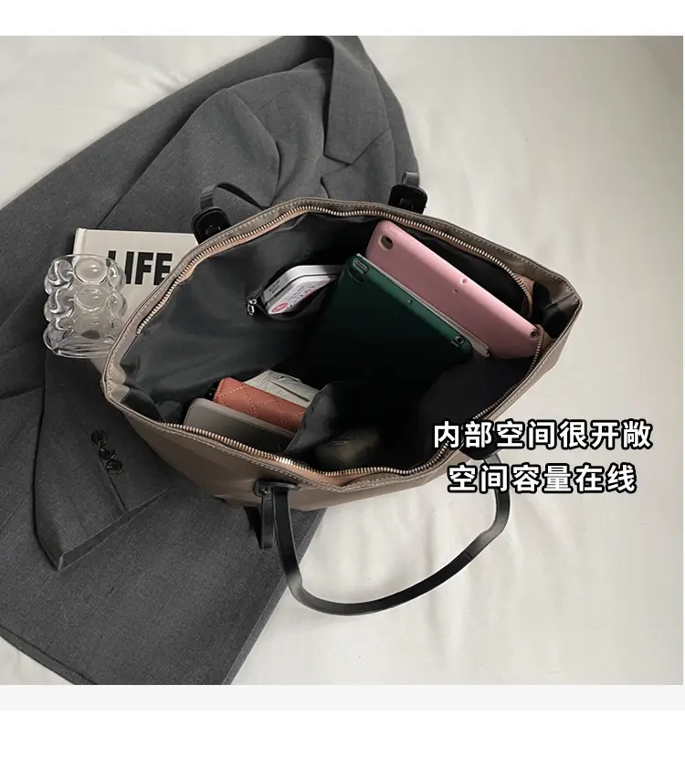 Fashionable Women's Tan Shoulder Bag 2025 Autumn — feature 8