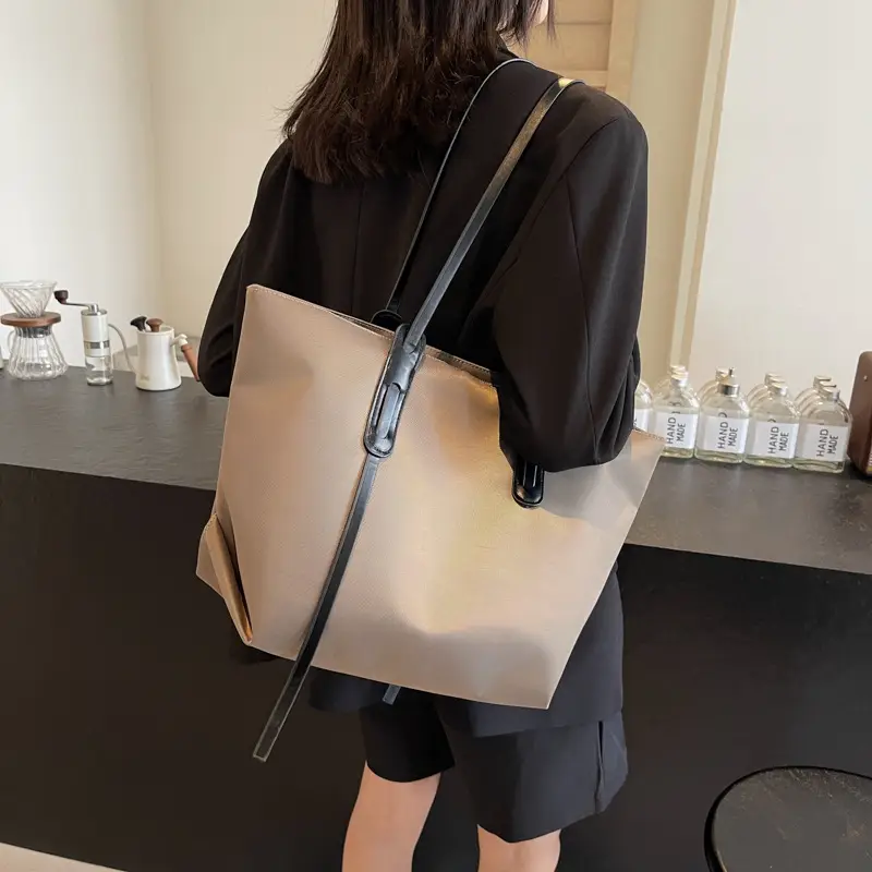 Fashionable Women's Tan Shoulder Bag 2025 Autumn