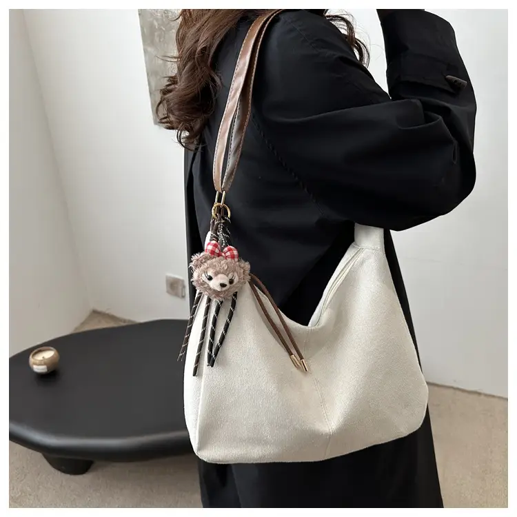 Frosted Shoulder Bag with Cute Keychain 2024 Winter — feature 8