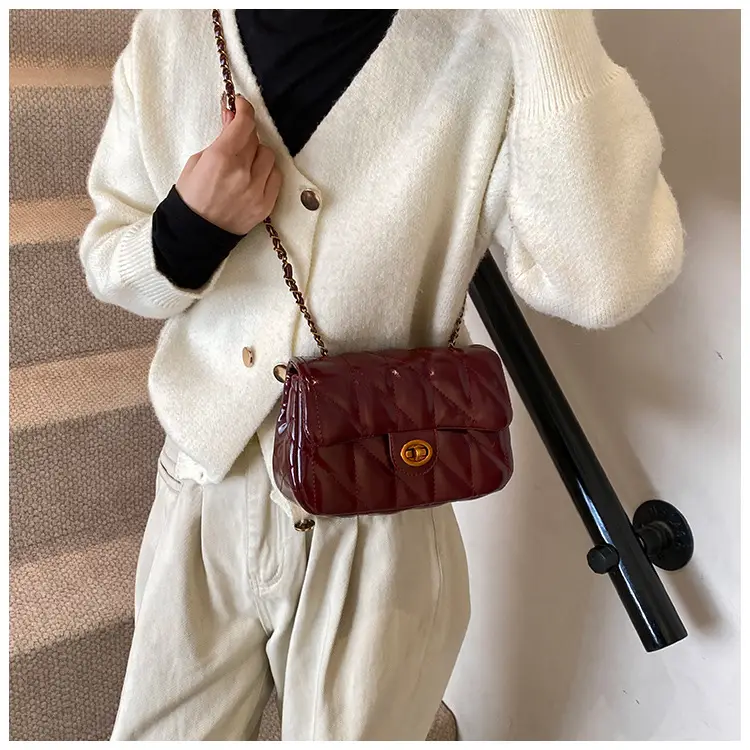 2024 Winter Rhombic Chain Shoulder Bag Black — feature 11