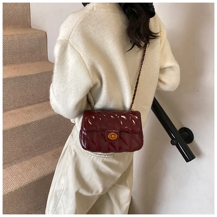 2024 Winter Rhombic Chain Shoulder Bag Black — feature 12