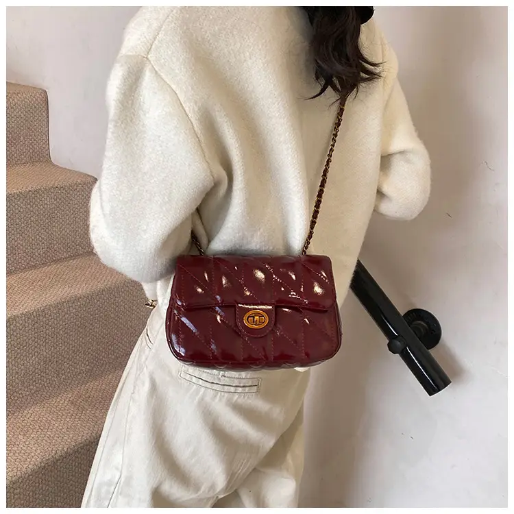 2024 Winter Rhombic Chain Shoulder Bag Black — feature 14