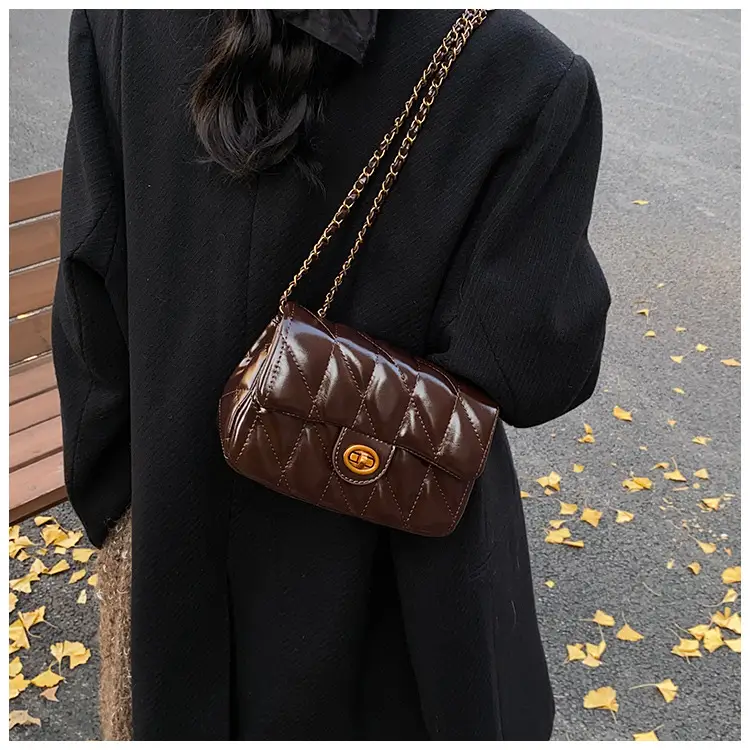 2024 Winter Rhombic Chain Shoulder Bag Black — feature 15
