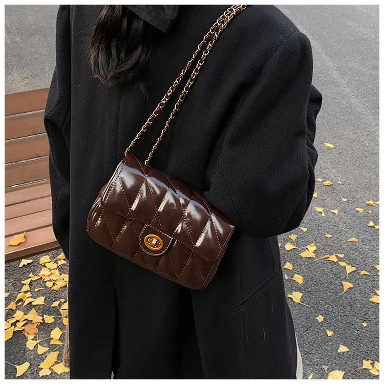 2024 Winter Rhombic Chain Shoulder Bag Black — feature 16