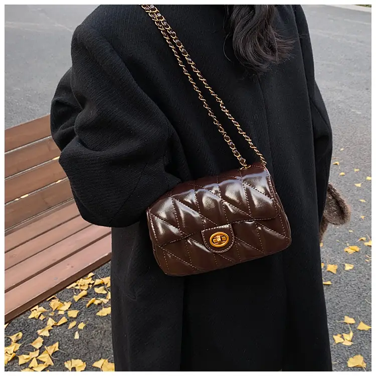 2024 Winter Rhombic Chain Shoulder Bag Black — feature 17