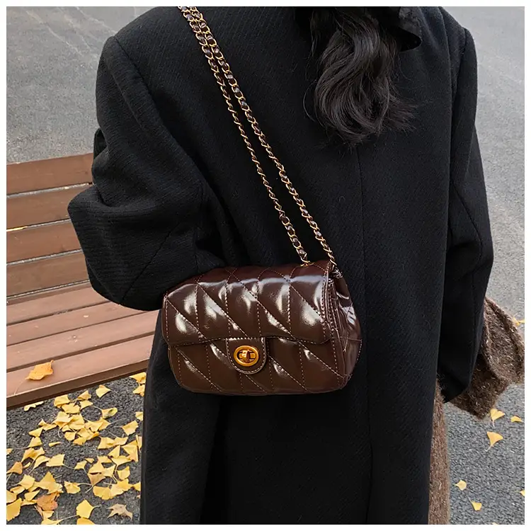 2024 Winter Rhombic Chain Shoulder Bag Black — feature 18