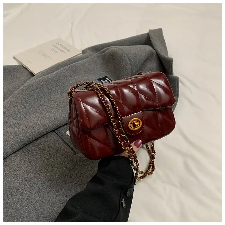 2024 Winter Rhombic Chain Shoulder Bag Black — feature 19