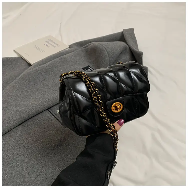 2024 Winter Rhombic Chain Shoulder Bag Black — feature 20