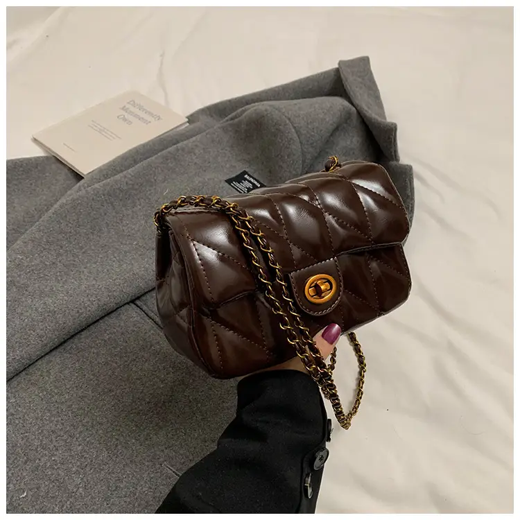 2024 Winter Rhombic Chain Shoulder Bag Black — feature 21