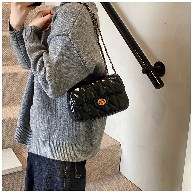 2024 Winter Rhombic Chain Shoulder Bag Black — feature 8