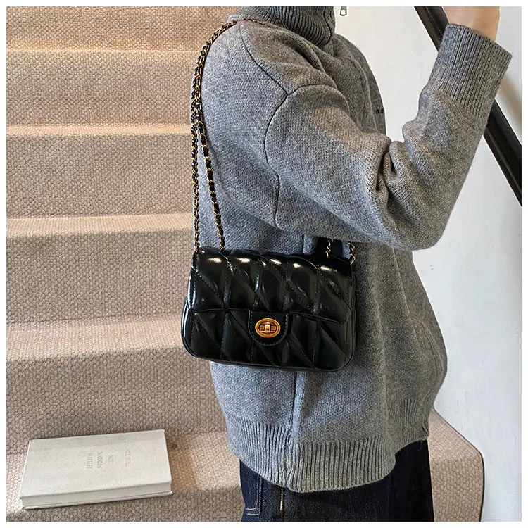 2024 Winter Rhombic Chain Shoulder Bag Black — feature 9
