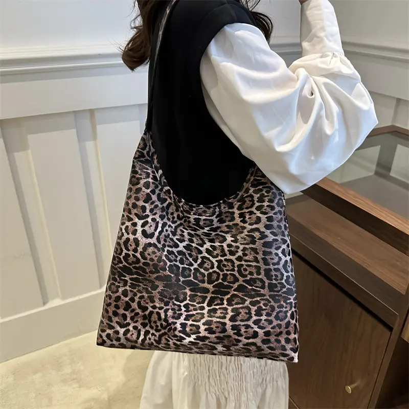 Leopard Print Large Capacity Women's Shoulder Bag - Image 4