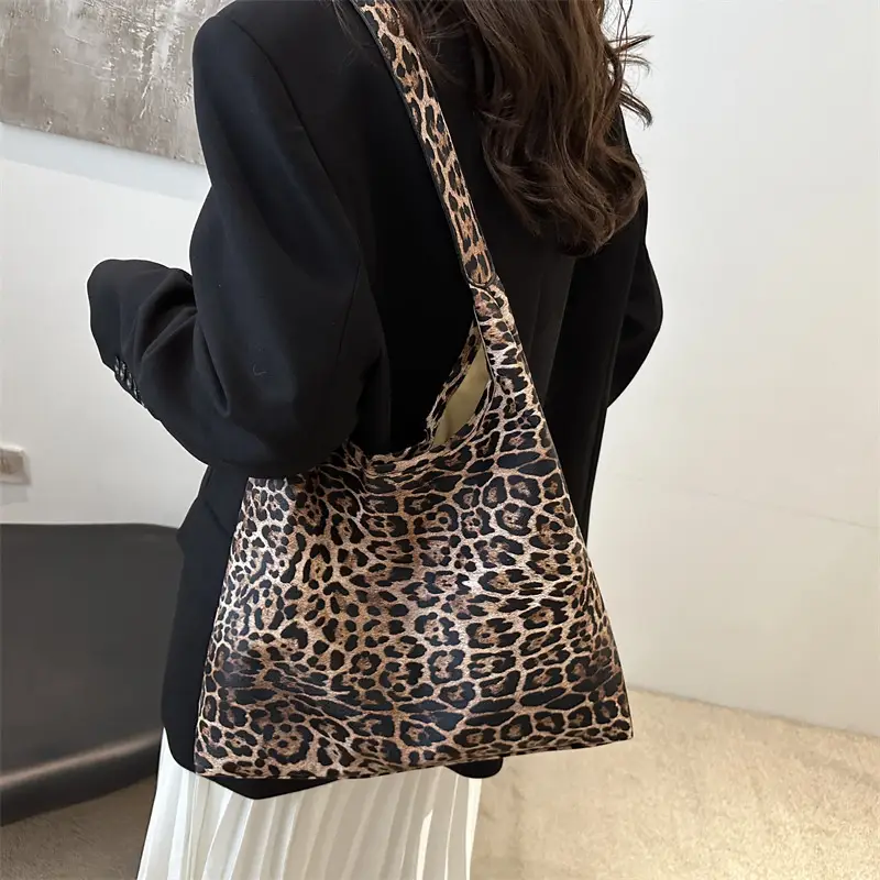 Leopard Print Large Capacity Women's Shoulder Bag - Image 5
