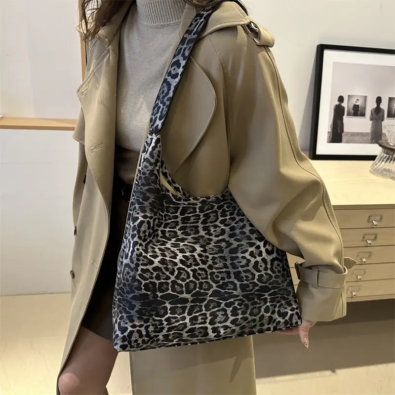 Leopard Print Large Capacity Women's Shoulder Bag - Image 6
