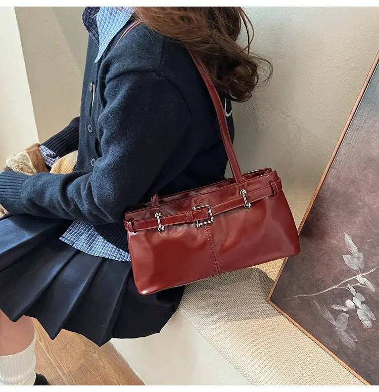 Women's Vintage Leather Shoulder Bag Large Capacity 2024 — feature 10