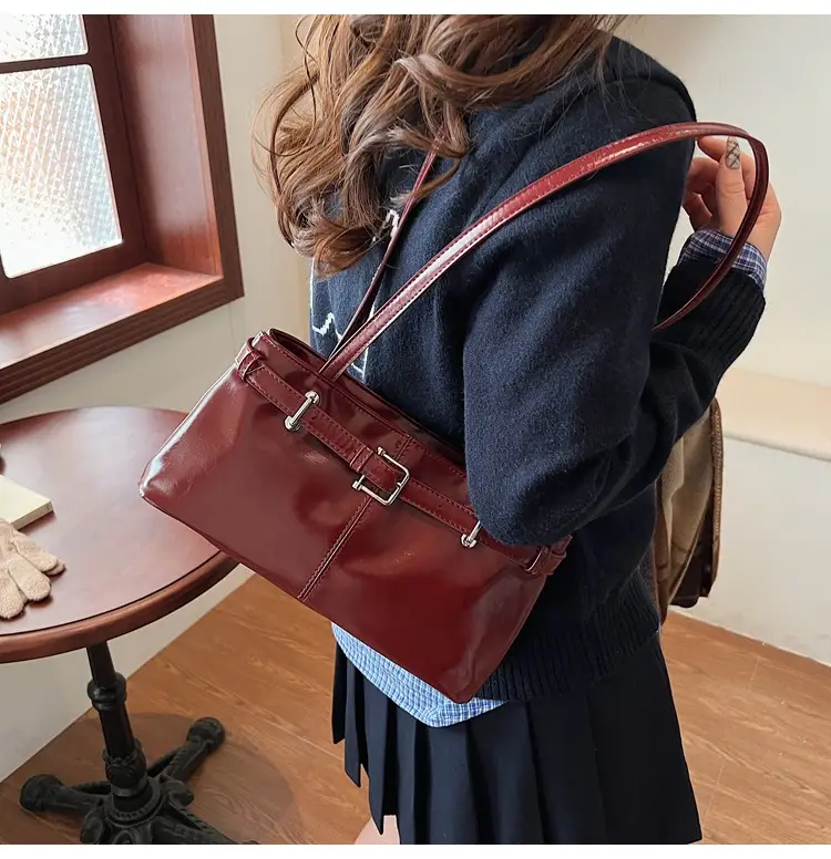 Women's Vintage Leather Shoulder Bag Large Capacity 2024 — feature 11