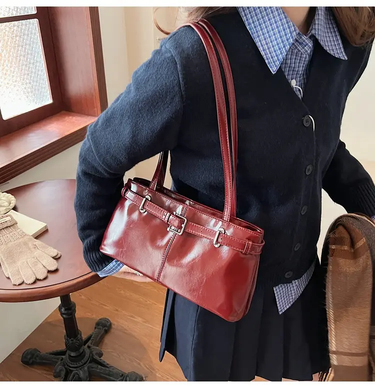Women's Vintage Leather Shoulder Bag Large Capacity 2024 — feature 12