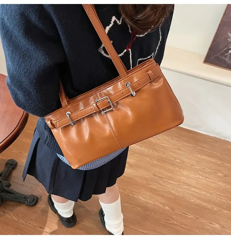 Women's Vintage Leather Shoulder Bag Large Capacity 2024 — feature 14