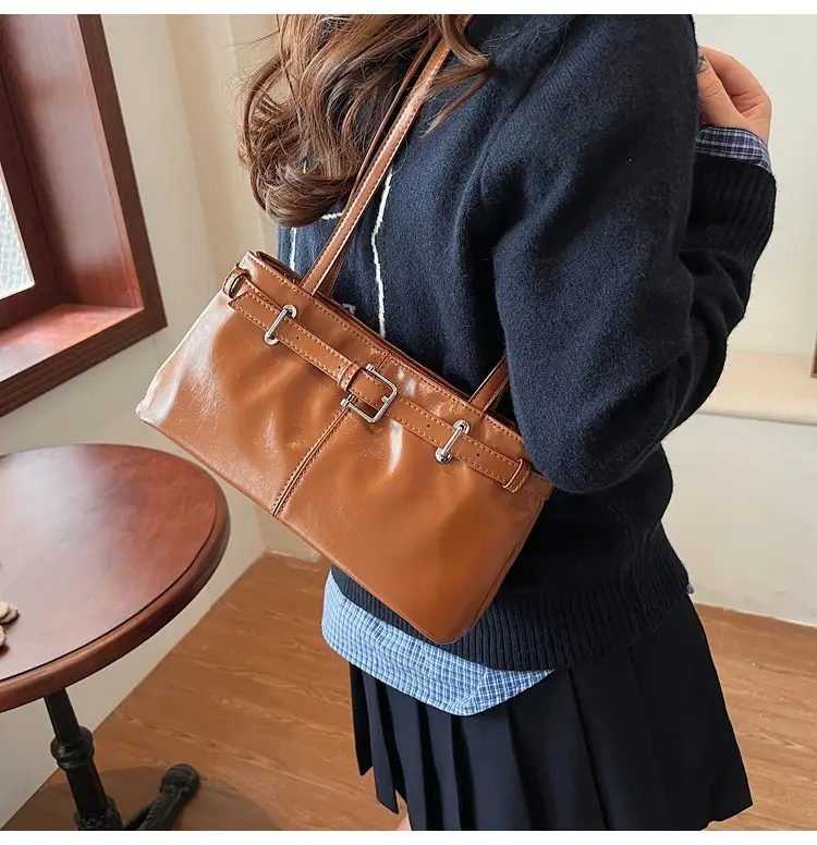 Women's Vintage Leather Shoulder Bag Large Capacity 2024 — feature 15